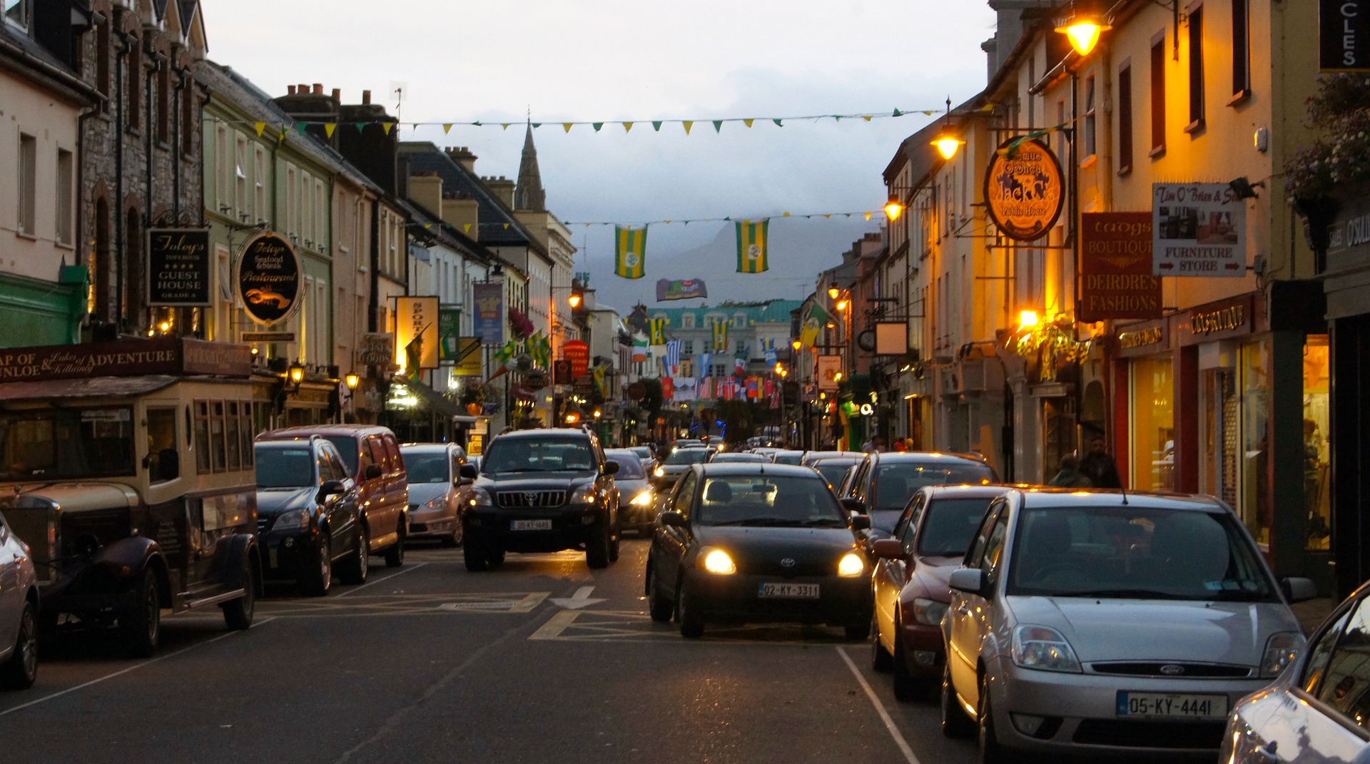 Relational Forms: Medial and Textual Transits in Ireland and Britain